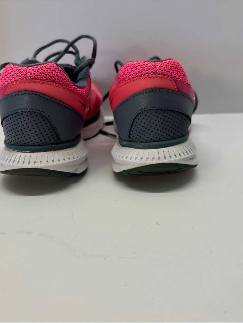 Nike Zoom Dynamic Web Women's Pink and Gray Dynamic Web Running Shoe size 8.58